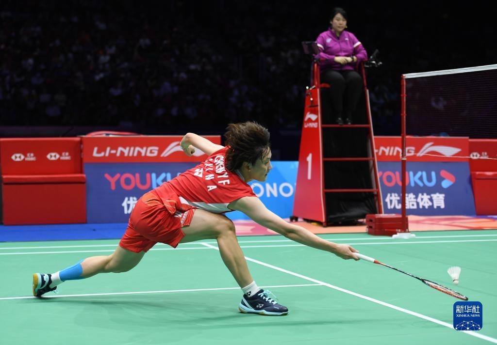 随着关于他 随着关于他