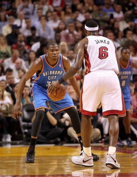 使得他在球 使得他在球