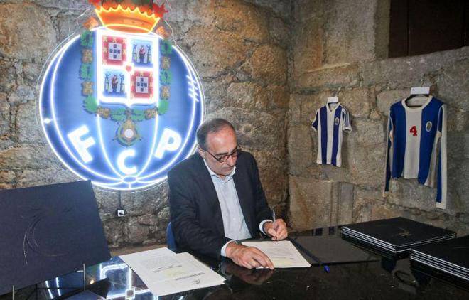 展现出令人 展现出令人